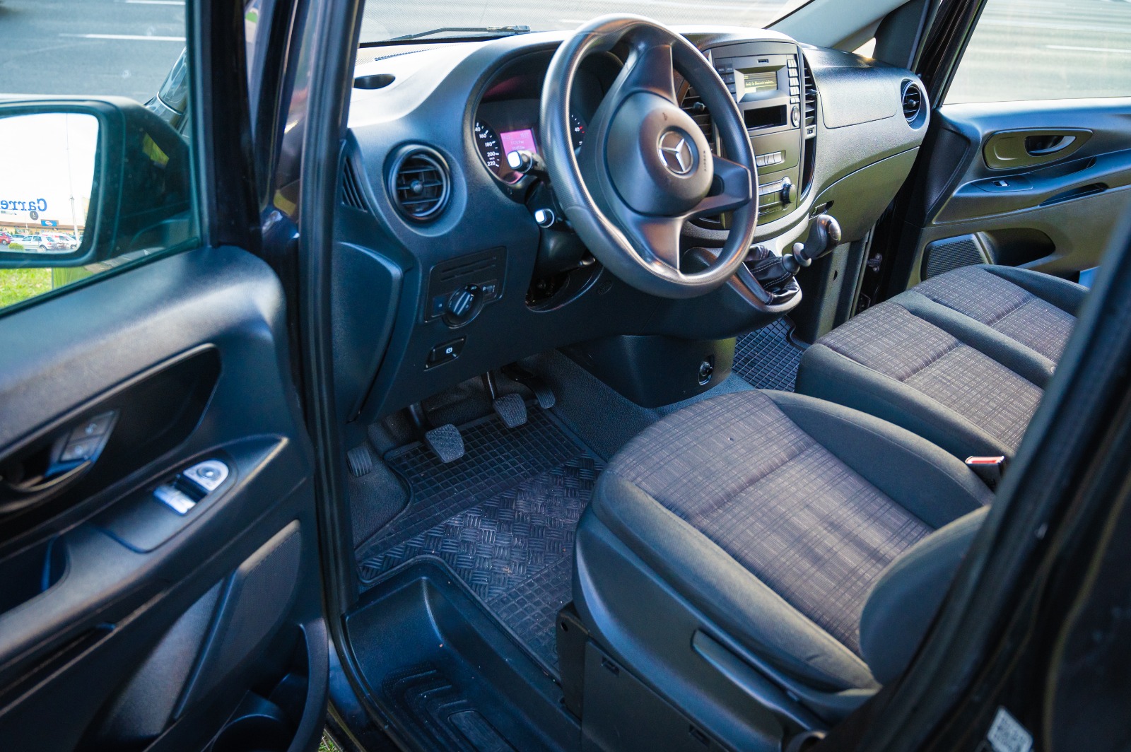 Mercedes V-Class Gallery Image